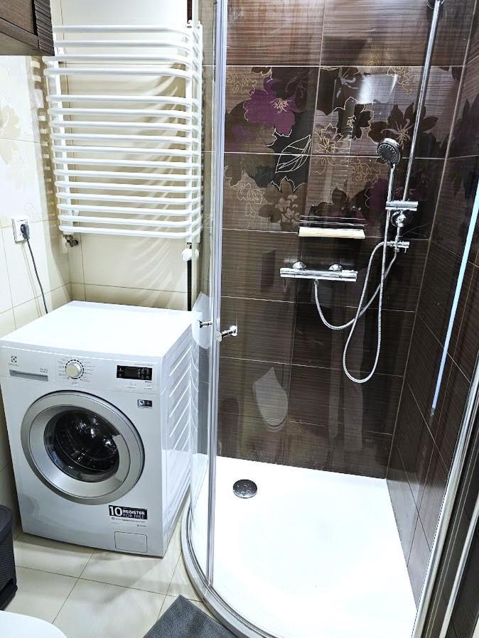 Apartment Mieszkanie 6-osobowe Przy Plywajacych Basenach Zakrzowek Krakow