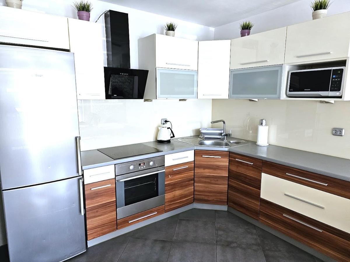 Apartment Mieszkanie 6-osobowe Przy Plywajacych Basenach Zakrzowek Krakow